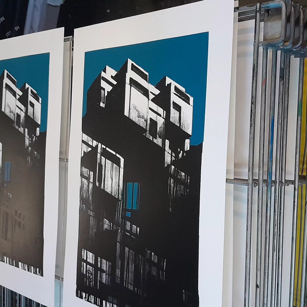 serigraphie-work-in-progress-hors-cadre-jjv-brutalisme- déclinaison de bleus